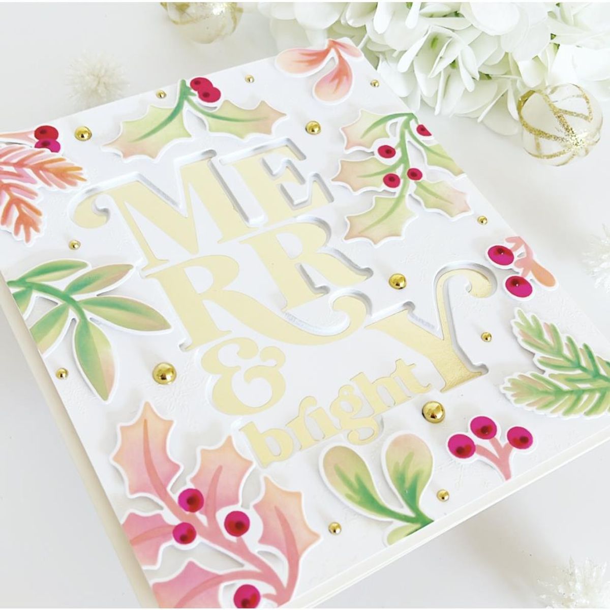 Pinkfresh Studio Festive Leaves stencils & die